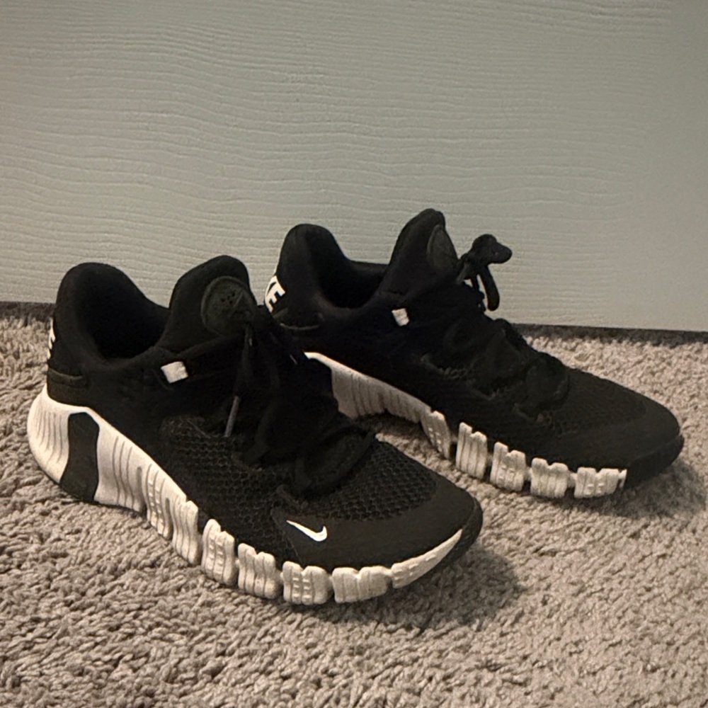 Nike Kids Black and White Flexible Knit Sneakers